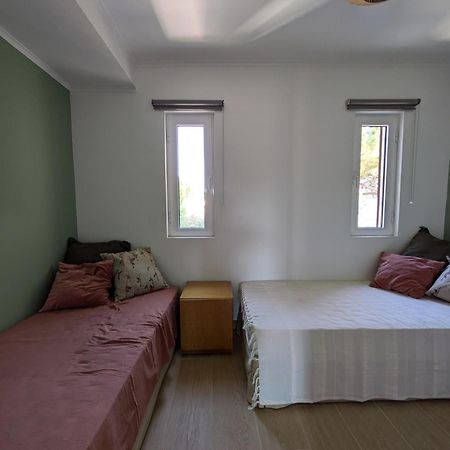 Private Lake Condo Apartment - Троя Екстериор снимка