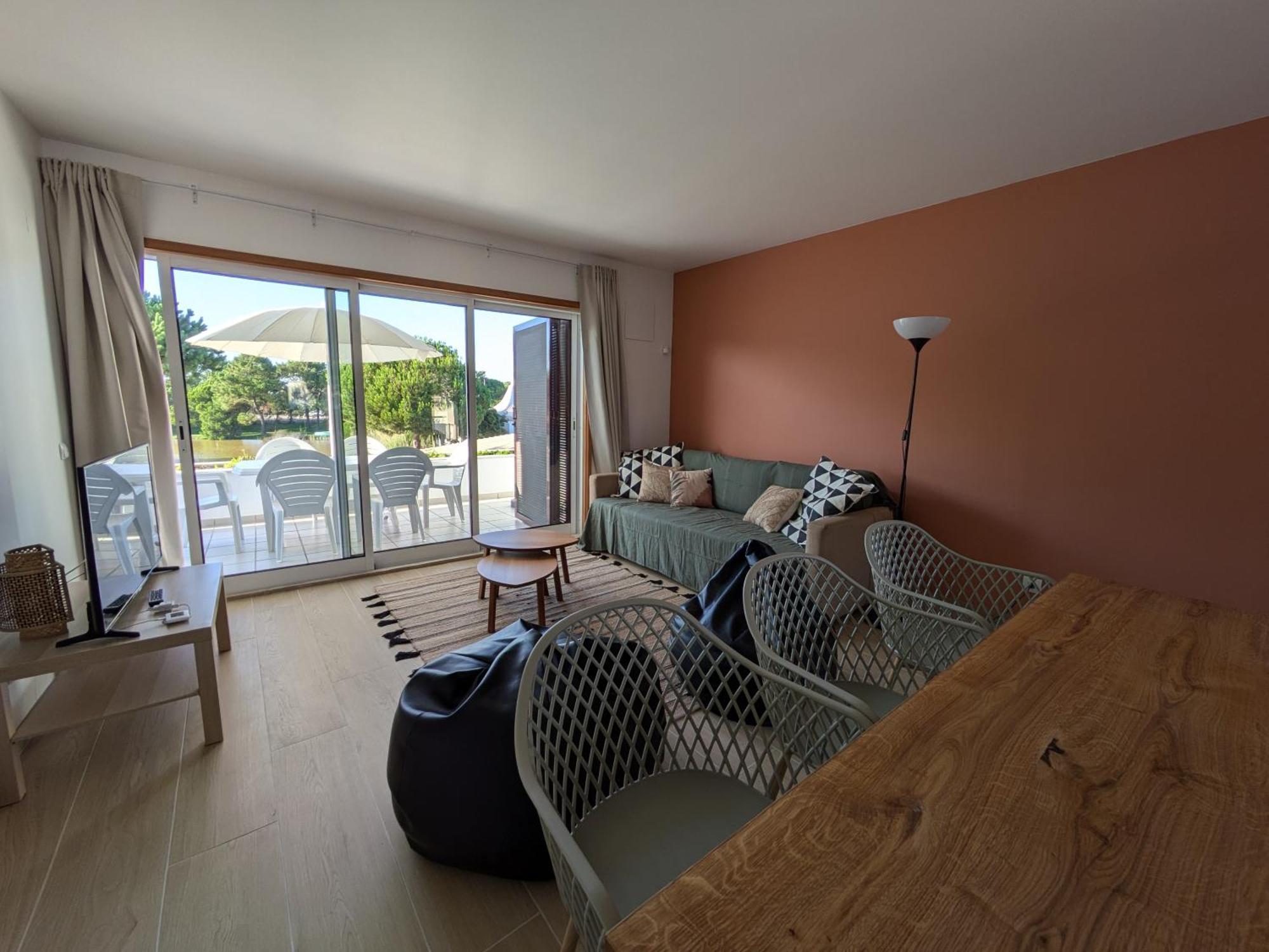 Private Lake Condo Apartment - Троя Екстериор снимка